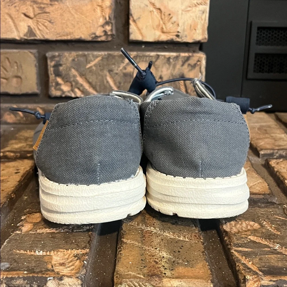 Hey Dude Women’s Wendy Chambray Navy &‎ White Shoes Size 8
